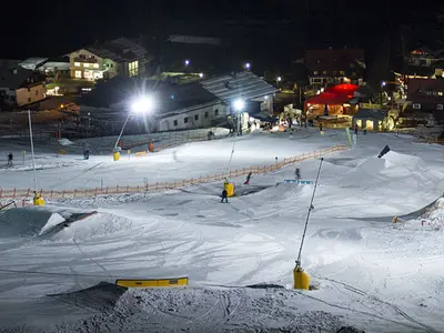 Action unter Flutlicht am Kesslerlift © Kessler Lift/Tallifte vg Markus Kessler