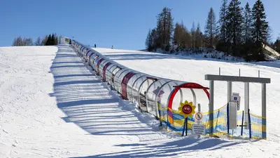 Familien-Skifahren in der Region Seefeld - überdachter Zauberteppich am Birkenlift