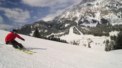 Skifahrer auf der Piste