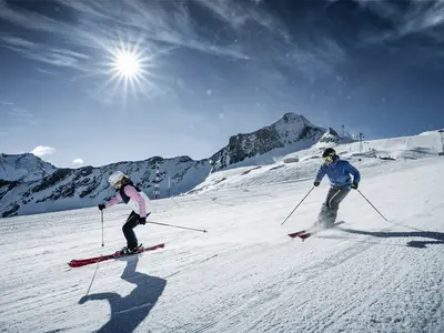 Skifahren am Kitzsteinhorn © Gletscherbahnen Kaprun AG / Christoph Oberschneider