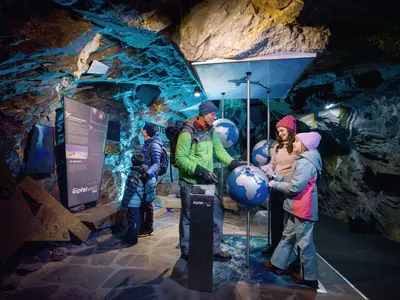 Nationalpark Ranger führen im Sommer täglich und im Winter wöchentlich kostenlos durch die Gipfelwelt 3000 am Kitzsteinhorn. © Gletscherbahnen Kaprun AG / Stefan Wascher