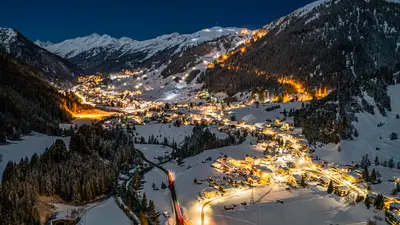 Ski Arlberg bei Nacht