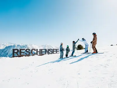 Familie im Skigebiet Schöneben-Reschensee © Manuel Kokseder