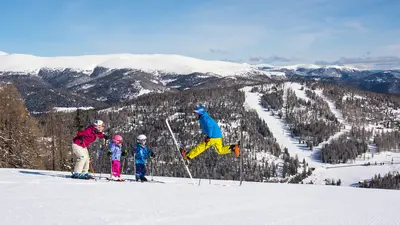 Skifahrer im Gebiet Hochrindl