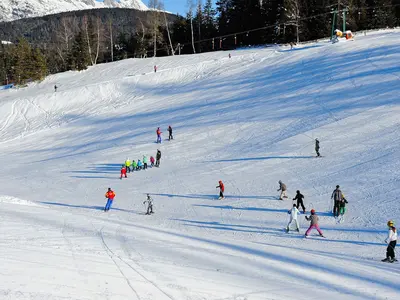 Skifahrer im Skigebiet Birkenlift © Birkenlift