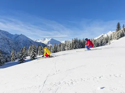 Skifahrer an der Jöchelspitze © Skilifte Warth GmbH & Co.KG