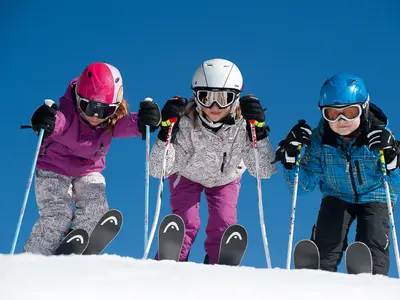 Kinder beim Skifahren © Skilifte Warth GmbH & Co.KG