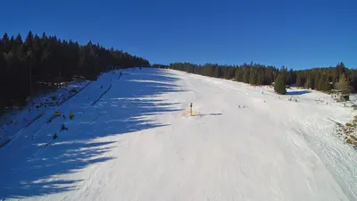 Blick auf die Hauptpiste der Kluglifte