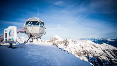 Aussichtskugel auf dem Gipfel in Sportgastein