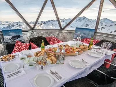 Gedeckter Tisch beim Gipfelfrühstück in Sportgastein © Gasteiner Bergbahnen AG