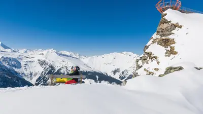Paar unterhalb der Aussichtsplattform Glocknerblick am Stubnerkogel