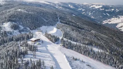 Luftaufnahme der Skischaukel Mönichkirchen-Mariensee