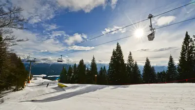 Blick auf den Sessellift im Skigebiet Gemeindealpe