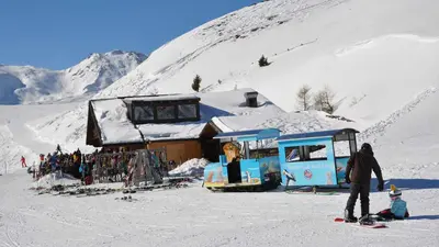 Schneelokomotive im Kinderland