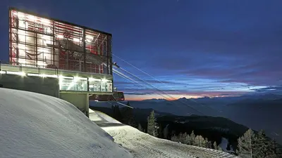 Bergbahn Meran 2000 bei Nacht