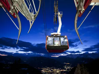 Gondelbahn Meran 2000 bei Nacht © MGM/Alex Filz