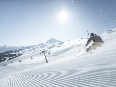 Skifahrer auf einer Piste in Ratschings-Jaufen © Kottersteger