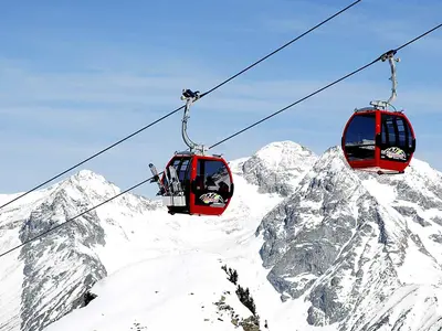 Zwei Gondeln im Skigebiet Klausberg © Klausberg Seilbahnen AG