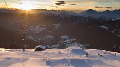 Wanderer auf einem Wanderweg in den Bergen