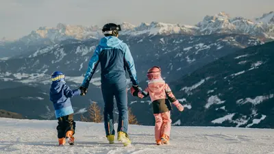 Familie im Skigebiet Gitschberg-Jochtal
