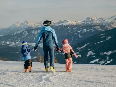 Familie im Skigebiet Gitschberg-Jochtal © Alpinfluence