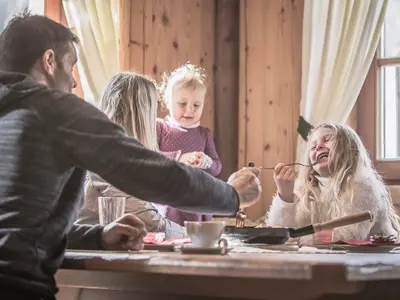 Einkehr im Skigebiet 3 Zinnen © Manuel Kottersteger