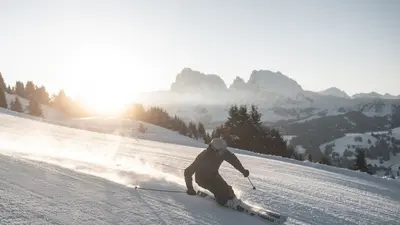 Skifahrer im Skigebiet Seiser Alm