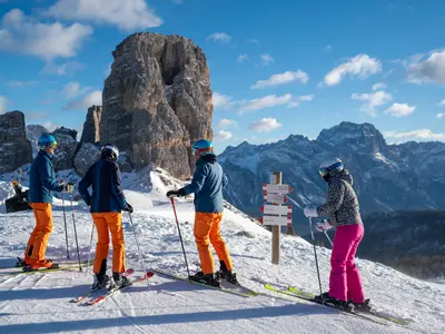 Skifahren im Skigebiet Cortina © manazproductions