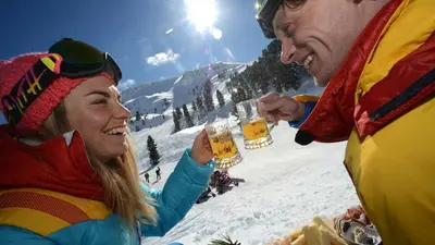 Auch das gehört zum Skitag im Fleimstal: Eine zünftige Einkehr