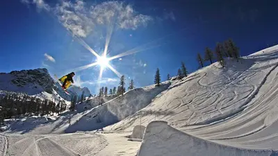 Snowboarder in Monterosa