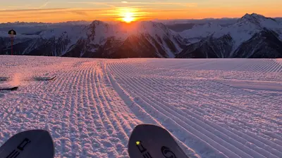 Early Bird Skifahren bei Sonnenaufgang auf der Schwemmalm