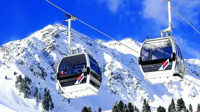 Zwei Gondeln am Speikboden