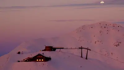 Hütten im Sonnenuntergang am Speikboden
