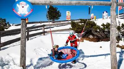 Kind auf dem Spielplatz am Rittner Horn