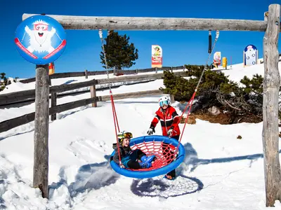 Kind auf dem Spielplatz am Rittner Horn © Tourismusverein Ritten / Sophie Pichler