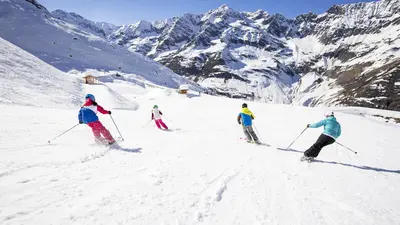 Talfahrt auf einer Piste im Skigebiet Pfelders