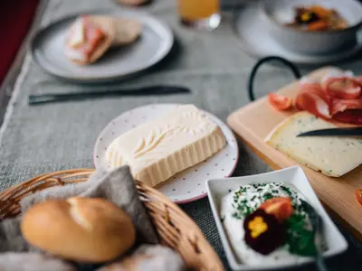 Herzhaftes Frühstück in den Unterkünften und Hütten in Pfelders © Benjamin Pfitscher