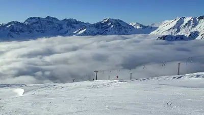 Piste und Sessellift in Jafferau, einem Teilgebiet von Bardonecchia
