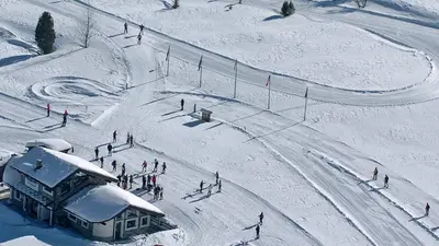 Luftaufnahme des Langlaufzentrums Bardenecchia am Pian del Colle