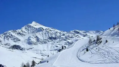 Blick auf eine Piste im Skigebiet Santa Caterina Valfurva