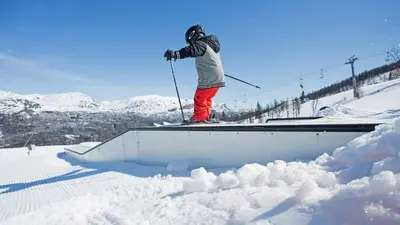 Kind im Snowpark im Skigebiet Hemsedal Skicenter