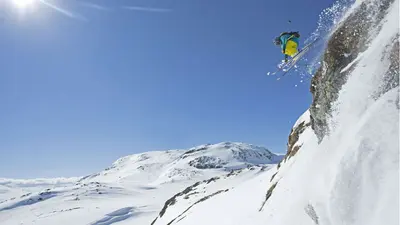 Skifahrer im Skigebiet Hemsedal Skicenter