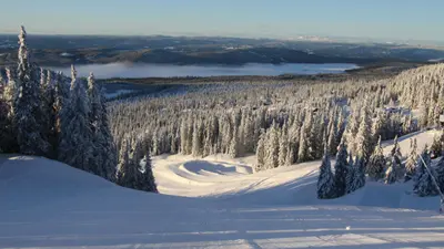 Panoramablick im Skigebiet Sjusjoen Skicenter