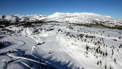 Das Skigebiet Lifjell Skisenter aus der Luft