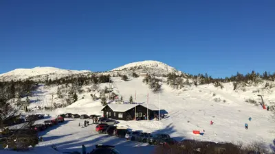 Blick auf das Skigebiet Lifjell Skisenter