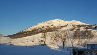 Blick auf die Pisten im Skigebiet Hovden