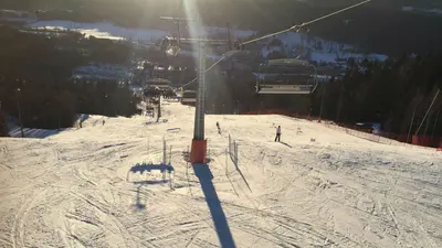 Blick von den Pisten im Skigebiet Tryvann Vinterpark