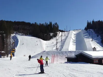 Blick auf die Superpipe im Skigebiet Tryvann Vinterpark © Oslo Vinterpark