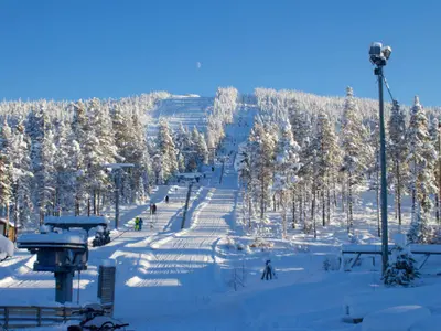 Blick auf Lift und Piste im Skigebiet Nesbyen © Nesbyen Alpinsenter