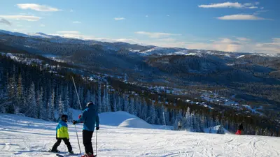 Skifahrer im Skigebiet Nesbyen